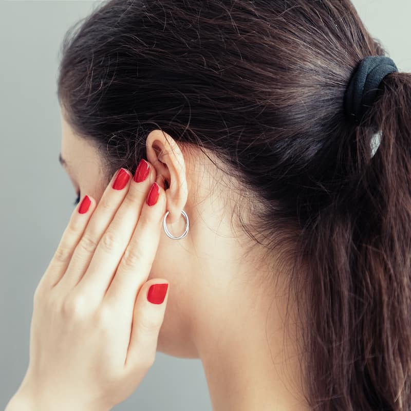 woman with tinnitus